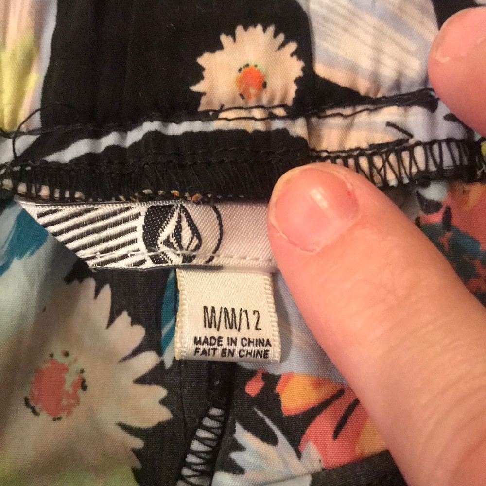 Volcom Shorts - Picture 3 of 4